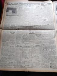 Yeni İstanbul Gazetesi - 26 Haziran 1953 - Komünist Peyklerinde İşçiler Ayaklanıyor - Londra Landru'sü Asılacak - Aksaray Yangınında İtfaiye Su Bulamadı - İsmet İnönü CHP'nin Merkez Teşkilatını Tenkid Etti - Meriç Nehri Müzakereleri - İstanbul'un En Pahalı Semti Kadıköy Ve Sarıyer'dir - Üniversite Ve Teknik Üniversitede Rektör Seçimi Dün Yapıldı - İstanbul Üniversitesi Yeni Rektörü Profesör Fahir Yeniçay - Teknik Üniversitesi Yeni Rektörü Ordinaryüs Profesör Ahmet Özerbey - İzmir Radyosunun Açtığı İmtihan Sona Erdi - Kayışdağı Suyu Verimi Arttırıldı - Bir Yanlışlıkla Açığa Vurulan Gizli Silahlar - Sovyet Peyklerinde İsyanlar Genişliyor - Kira Bedelleri Gittikçe Düşüyor Mu - Kore'de Harp Şairlerinin Kaçırılmasında Mesuliyet - Rejisör Meinecke'nin Avusturya'da Anlattıkları - Gökbayrak Yazan Leon Cahun Yazı Dizisi - Akdeniz'in İncisi Palermo - Televizyon Neşriyatı Nasıl Yapılır - İslam Memleketleri Yazan Fikret Adil Yazı Dizisi - Futbol ve Propaganda - Burhan Sargın - Fikret Kırcan