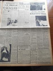 Yeni İstanbul Gazetesi - 24  Temmuz 1953 - Rusya'nın Batılı Devletlere Cevabı - Vicdan Ve Toplanma Hürriyetini Koruma Kanunu Kabul Edildi - Kore'de Anlaşma İhtimali Çoğaldı - Eski Muhariplerin Şeref Günü - Amerikan Gazeteci William Henri Chamberlain'in Basın Toplantısı - Millet Partisi'ne Dair İstanbul Tahkikatı Son Safhada - Döner Ayna Yazan Halide Edip Adıvar Yazı Dizisi - Profesör Doktor Sadi Irmak - Sanayi Atmosferi Ve Terbiyesi - Doğu Almanya'da Ciddi Kargaşalıklar - Komünist Çin Ve Birleşmiş Milletler - Meşrutiyet İlanının Yıldönümü - Binbirgece Masalları Canem Çeviren Reşad Nuri Darago Yazı Dizisi - Günde Yalnız Bir Saat Su Yüzüne Çıkan Tren Yolu - Gökbayrak Yazan Leon Cahun Yazı Dizisi - Tam On Yıl Sonra Gözleri Açılan Kör - İslam Memleketleri Yazan Fikret Adil Yazı Dizisi - Mühim Bir Keşif 70.000 Sene Evvel Yeryüzünde Yaşayan İnsan İskeleti Bulundu - Yeni İstanbul Kömür Havzasında Bir Ocak Katırının Hikayesi - General Electric Ampul - Dermojen - Çiftlik Pastörize İnek Sütü