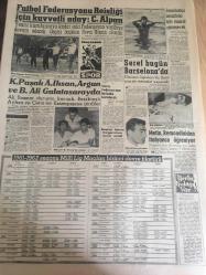 YENİ SABAH GAZETESİ  30 TEMMUZ 1961 YIL :24 SAYI :8037---Örfi İdare ,AP İçin Tahkikat Açacak --AP ,iki Ahmet Çiftçi Bulunduğu İddiasında --Başsız Cesedin  Esrarı Çözüldü --Amerikalı Kraliçe Dedikodulara Şaştı --Irza tecavüz suçunun  cezası  arttırılacak --ABD ile  Buğday Anlaşması  İmzalandı --Seçim sath -ı maili :Siyavuşgil --Alış veriş için  gittiği  dükkanlardan  para çaldı --Kongo 'ya  hala bir Başbakan  bulunamıyor --Sinema : Şeytan Dörtte Geliyor --Futbol Federasyonu Reisliği İçin Kuvvetli Aday :C.Alpan --K.Paşalı A.İhsan ,Argun ve B.Ali Galatasaray da --Şeref Bugün Barselona da --Metin ,Remondininden İyalyanca Öğreniyor