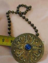 BROŞ, ÇOK ESKİ Antika Broş,  PATİNESİNİ ALMIŞ ZİNCİRİ İLE HARİKA GÖRSELLİĞİ OLAN BROŞ..KOLEKSİYONLUK..4 cm.