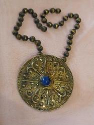 BROŞ, ÇOK ESKİ Antika Broş,  PATİNESİNİ ALMIŞ ZİNCİRİ İLE HARİKA GÖRSELLİĞİ OLAN BROŞ..KOLEKSİYONLUK..4 cm.