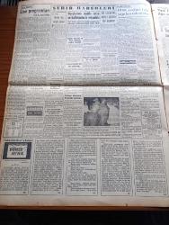 Yeni İstanbul Gazetesi - 23 Ağustos 1953 - Mustafa Nermi - Musaddık Zahidi'nin Emriyle Hapsedildikten Sonra İran Şahı Uçakla Tahran'a Döndü - Amerika'nın Dostları İle Atom Bilgisi Mübadelesi - Enternasyonal Tenis Turnuvası Başladı - Yeni Dış Ticaret Rejimi Yarın İlan Ediliyor - Ankara Vapuru Hadisesi - İzmir Fuarını 140 Bin Kişi Ziyaret Etti - Döner Ayna Yazan Halide Edip Adıvar Yazı Dizisi - Profesör Doktor Sadi Irmak - 1956 Seçimi İçin Yapılan Tahminler - Üniversitede Yabancı Dil İmtihanları - Ordu Atı Müsabakaları - Ankara İstanbul İzmir Radyosu Programı - Hüseyin Avni Şanda - Zeus Sunağı - Anadolu Abideleri Yazan Aziz Ogan - Baydar Derler - Milyon Hırsızı Tercüme Eden Mediha Sayar - Fransız Kadınlarının Yağmurluk Merakı - Pehleviler İdaresi'nde İran - Sabık Mısır Kralı Faruk'un Rakkasesine Bir Suikast - Mau Mau Atış Hedefleri - Çapamarka - Minerva Dikiş Makinesi - Rekor İdrofil Pamuk - Çiftlik Pastörize İnek Sütü - Beynelmilel Frankfurt Sonbahar Fuarı - İthalatçı Mehmet Kavala