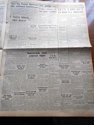 Yeni İstanbul Gazetesi - 23 Ağustos 1953 - Mustafa Nermi - Musaddık Zahidi'nin Emriyle Hapsedildikten Sonra İran Şahı Uçakla Tahran'a Döndü - Amerika'nın Dostları İle Atom Bilgisi Mübadelesi - Enternasyonal Tenis Turnuvası Başladı - Yeni Dış Ticaret Rejimi Yarın İlan Ediliyor - Ankara Vapuru Hadisesi - İzmir Fuarını 140 Bin Kişi Ziyaret Etti - Döner Ayna Yazan Halide Edip Adıvar Yazı Dizisi - Profesör Doktor Sadi Irmak - 1956 Seçimi İçin Yapılan Tahminler - Üniversitede Yabancı Dil İmtihanları - Ordu Atı Müsabakaları - Ankara İstanbul İzmir Radyosu Programı - Hüseyin Avni Şanda - Zeus Sunağı - Anadolu Abideleri Yazan Aziz Ogan - Baydar Derler - Milyon Hırsızı Tercüme Eden Mediha Sayar - Fransız Kadınlarının Yağmurluk Merakı - Pehleviler İdaresi'nde İran - Sabık Mısır Kralı Faruk'un Rakkasesine Bir Suikast - Mau Mau Atış Hedefleri - Çapamarka - Minerva Dikiş Makinesi - Rekor İdrofil Pamuk - Çiftlik Pastörize İnek Sütü - Beynelmilel Frankfurt Sonbahar Fuarı - İthalatçı Mehmet Kavala