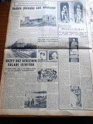 Yeni İstanbul Gazetesi - 7 Ağustos 1953 - Mustafa Nermi - Türk Alman Ticari Anlaşması İmzalandı - CHP'nin Ordu Açık Hava Mitinginde Hadiseler Çıktı - Malatya Suikastı Davasının Birinci Safhası Sona Erdi - Kore'de 25 Türk Esiri İade Edildi - Mecidiyeköyünde Bir Esrar Tekkesi Basıldı - Döner Ayna Yazan Halide Edip Adıvar Yazı Dizisi - Profesör Doktor Sadi Irmak - Dumlupınar Denizaltısı'nın Kasten Batırıldığı İçin Yaptığımız Tahkikat - Kasım Gülek'in Ordu Konuşması - Cihat Dergisi Sahibi Mustafa Bağışlayıcı - 8 Yugoslav Atleti Dün İstanbul'a Geldi - Kızılların Kore'de Yaptığı İşkence - Kolombiyada 711 Gerilla Teslim Oldu - Ankara İstanbul İzmir Radyosu Programı - Çatalağzı Santrali Takviye Ediliyor - Hüseyin Avni Şanda - Hekimlikte Meslek Sırrı Batıl Bir İtikat Mıdır - Himalaya'ya Bile Vizesiz Hiç Kimseyi Çıkarmak Mümkün Değil - Muş'ta Toprak Dağıtımı - İnek 1624 Yılında Amerika'ya Getirilmişti - Ölüler Şehri - Tarsus Vapuru Notları - Kuzey Buz Denizinin Suları Isınıyor -- Fordson Major