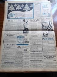 Yeni İstanbul Gazetesi - 8 Ağustos 1953 - Namık Zeki Aral - Eisenhower'in Türkiye'ye Dair Mühim Bir Demeci - Bir Adana Gazetesi 1933 Yılında 31 Şaki'nin Sebepsiz Kurşuna Dizildiğini Yazdı - İngiltere'ye Askeri Türk Borçları Tasfiye Edildi - Adnan Menderes İzmir'de Yamanlar Kampı'nı Gezdi - Demokrat Parti Ve Hürriyet Partisi Organları Arasında Tartışma - Amerika Türkiye'den Afyon Ve Benzeri Uyuşturucu Madde İhracınının Yasaklanmasını İstiyor - Döner Ayna Yazan Halide Edip Adıvar Yazı Dizisi - Mustafa Nermi - Yeşilköy Havaalanı'nın Telefonu Islaha Muhtaç Bir Halde - Midye İnsanlar - Kore'de Dün Serbest Bırakılan 25 Türk Esirlerin İsmi - Eski Sovyet Gizli Polis Teşkilatı Reisi Beria'nın Cinayetlerine Dair Verilen Son Malumat - Bonn Elmasları Meselesi - Ankara İstanbul İzmir Radyosu Programı - Bergama Antik Şehri - Anadolu Abideleri - Aziz Ogan - Yeni İstanbul'un Hikayeleri Kestane Fidanları Yazan Mehmet Davaz - Müzikhol Nasıl Doğdu Nasıl Gelişti - Adım Adım Türkiye Yazan Hikmet Saim