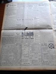 Yeni İstanbul Gazetesi - 9 Ağustos 1953 - Rus Başbakanı Malenkov Türkiye İle Görüşmeye Hazırız - Amerikan Bilginleri Ruslar Hidrojen Bombasını Bulsalardı Patlatırdı - Korede 30 Türk Esiri İade Edildi - Doğu Bölgesinde 1938 Yılında Kurşuna Dizilen 103 Kişiye Dair Tahkikat - Adnan Menderes Ankara'da - Heybeliada'da Casusluk İddiasına Dair Tahkikat - Petrol Ofis'te Tasfiye - Döner Ayna Yazan Halide Edip Adıvar Yazı Dizisi - Et Borsası Faaliyete Geçiyor - Enternasyonal Şarkısı Yugoslavyanın Milli Marşı Olarak Kalıyor - Ankara İstanbul İzmir Radyosu Programı - Baydar Derler Pazar Konuşmaları - Floransa Bir Müze Şehri Olarak Kalmak İstemiyor - Yeni İstanbul'un Hikayeleri Kestane Fidanları Yazan Mehmet Davaz - İslam Memleketleri Yazan Fikret Adil Yazı Dizisi - 24 . Atletizm Bayramı Dün Fenerbahçe Stadında Başladı - Marmara Kupası Yelken Yarışları - Çapamarka - Gripin - Jawa Motosikletleri - Mısır'da Gizli Komünist Teşkilatı Dağıtıldı