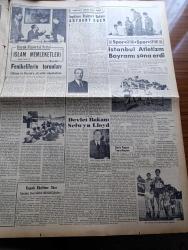 Yeni İstanbul Gazetesi - 10 Ağustos 1953 - Mustafa Nermi - Dün Kore'de 13 Türk Esiri Daha İade Edildi - Dünya Cirit Atma Rekorunu Bud Held Kırdı - Belgrad Radyosu - İran Başbakanı Doktor Musaddık Yanlış Yoldan Dönüyor Mu - Türkiye İçin 20 Milyonluk Ek Kredi - Kasım Gülek CHP'den Kimse Hesap İsteyemez Dedi - Bahadır Dülger Anadolu Ajansından Ayrılıyor Mu - Isparta Hava Alanı Açıldı - Taksim Meydanı'nda Dini Kisve İle Dolaşan Bir Hoca -  Döner Ayna Yazan Halide Edip Adıvar Yazı Dizisi - Numan Kıraç - Adliye Sarayının Birinci Kısım İnşaatına Hız Verildi - Harf İnkılabının 25. Yıldönümü Dün Kutlandı - Edirne'de 100 Kişi Kuduz Tedavisi Görüyor - İçişleri Bakanı Ethem Menderes Madende - General Franco'nun Nutku - Dünyanın 2. Büyük Barajı Hindistan'da Yapılıyor - Ankara İstanbul İzmir Radyosu Programı - Hüseyin Avni Şanda - 2. Mahmut'un İnkılapları - Yeni İstanbul'un Hikayeleri Tomris'in Şüphesi Yazan Ayhan Kırmacı - Birleşik Amerika'da İnşa Edilen Cami- Sinemanın En Sevimli Aktörü John Wayne
