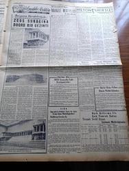 Yeni İstanbul Gazetesi - 19 Ağustos 1953 - İran Şahı Bağdat'tan Uçakla Roma'ya Gitti - Ankara Vapurunda Garip Bir Kaçakçılık - Kasım Gülek Halk İçinde Dedi - Ordu Terfi Listesine Dair Bakanın Sözleri - İsveçli Kaptan Lorentzon'a Dair İddialar - Döner Ayna Yazan Halide Edip Adıvar Yazı Dizisi - Namık Zeki Aral - Döviz Kaçırdığı İddia Edilen Fenerbahçe Kaptanı Fikret Kırcal - İran Şahı Başbakan Olarak Zahidi'yi Tanıyor - Çumra'da Sulu Ziraat İstasyonu - Binbir Gece Masalları Firuz İle Eşi Çeviren Reşad Nuri Darago Yazı Dizisi - Memleket Ve Dünya Borsa Ve Piyasaları - Bergama Harabelerinde Zeus Sunağına Doğru Bir Gezinti - Eski Devirlerde Türk Hayatı Mahalle Mektepleri - Milyon Hırsızı Tercüme Eden Mediha Sayar Yazı Dizisi - Çocuklara Hangi Sporlar Faydalı Hangisi Zararlıdır - Beşiktaş'ın Eski Meşhur Solaçığı Şükrü Gülesin - Fenerbahçe Panathinaikos Spor Bayramı - Vöest Torna Tezgahları - Emlak Bankası - Halda Daktilo - İran'dan Petrol Almıyoruz