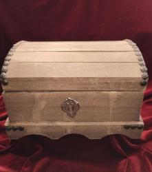 LOT.8 » AHŞAP SANDIK OLDUKÇA YAŞLI VE ENDER BOYUTTA ,BİR SANDIK 273