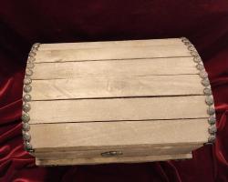 AHŞAP SANDIK OLDUKÇA YAŞLI VE ENDER BOYUTTA ,BİR SANDIK 273