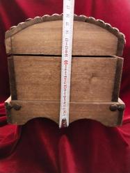 AHŞAP SANDIK OLDUKÇA YAŞLI VE ENDER BOYUTTA ,BİR SANDIK 273