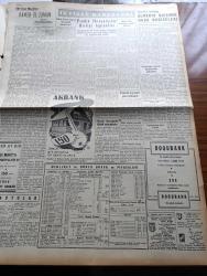 Yeni İstanbul Gazetesi - 18 Mart 1953 - Amerika'da 35. Atom Tecrübesi - Malenkov Peyklerde Tasfiyeye Başladı - Mareşal Tito Kraliçe Elizabeth İle Öğle Yemeği Yedi - Ordulararası Futbol Birinciliği Fransa Ve İtalya Yenildi - Bugün Temeli Atılacak Çanakkale Abidesinin Maketi - İrtica İle Mücadele İçin Bir Kanun Tasarısı Hazırlandı - Mahkumlar İçin Yeni Bir Çalışma Sistemi Kuruluyor - Hikmet Bayur'un Millet Partisi'nden İstifası Çok Muhtemel - Küçük İnsanlar Yazan Faik Baysal Yazı Dizisi - Büyük Kardeşim Atatürk Anlatan Makbule Atadan Yazı Dizisi - 1001 Gece Masalları Kamer Ül Zaman Çeviren Reşad Nuri Darago Yazı Dizisi - Akbank - Memleket Ve Dünya Borsa Ve Piyasaları - İstanbul Şehir Tiyatrosu Aleyhine Açılan Bir Dava- Lanetli Mahalle Yazan Mehmet Davaz Yazı Dizisi - Üniversitelerde Kızılay Şubeleri Açılıyor - Fenerbahçe Antrenörü Szeckelly - Güreş Federasyonu Reisi Vehbi Emre'nin Yeni Demeci - Grekoromenci Ali Özdemir - Arap Ansiklopedisi Hazırlığı - Türkiye İş Bankası - Dermojen