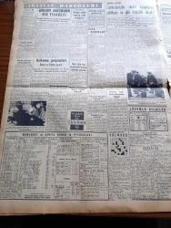 Yeni İstanbul Gazetesi - 16 Temmuz 1952 - Esir Şehrin İnsanları Yazan Nureddin Demir (Kemal Tahir) Yazı Dizisi - General Collins Kore Cephesinin Teftişinden Döndü - Dünkü Basketbol Maçında İtalya'ya Yenildik -  Cumhurbaşkanı Celal Bayar Dün Sergiyi Gezdi - Medrano Sirki - Genel Özgen Musiki Topluluğu - İkinci Olimpiyad Kafilemiz Dün Yeşilköy'de Törenle Uğurlandı - Kasım Gülek Dün Adıyaman'da Çürük Domates Yağmuruna Tutuldu - Şehir Hattı Vapurlarının Kömür Meselesi - Vecihi Yazıcı - Bedii Faik - Şili'de Amerika Aleyhinde Dün De Nümayiş Yapıldı - Troçki'nin Katili Serbest Bırakılıyor - Olimpiyat Kampında Şimdi 27 Millet Var - Fındık Baremi - Leonardo Da Vinci'nin 500. Ölüm Yıldönümü - Basketbolda Yunanistan İsrail'i Mağlup Etti - Türk Mısır Maçı İçin Gazeteler Ne Yazıyor - Zündapp Motosikletleri - Gripin - Omega - Linde Alman Buzdolabı - Çapamarka