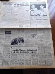Yeni İstanbul Gazetesi - 15 Temmuz 1952 - Mustafa Nermi - Cumhurbaşkanı Celal Bayar Medrano Sirkinde - Kore'de Kara ve Hava Harekatı Geniş Ölçüde Devam Ediyor - Basketbolda Mısırlılara 64 45 Yenildik - Türkiye Yardım Misyonu Başkanı Mr. Dayton Dün Şehrimize Geldi - Türkiye'nin En Büyük Barajı İnşa Ediliyor - Hac Seferleri Durduruldu - Hindistan'da Bir Türk Şairi Emir Khusro Dün Anıldı - Amerika Büyük Bir Uçak Gemisi İnşa Ediyor -  Rize Futbol Sahasına Kavuştu - Işıklı Barajı Menderes Ovasının İhtiyacını Tamamlayacaktır -  Mona Lisa'nın Bir Görünüşü - Leonardo Da Vinci - Yeni İstanbul 1952 Helsinki Olimpiyatında - Ruslar Helsinki'de 20 Altın Ve 25 Gümüş Madalya Kazanmayı Ümit Etmektedirler - Olimpiyattan Fotoğraflar - Büyük Batı Bestekarlarından Schumann - Ordusuz General - Zündapp Motosikletleri - Demag Cereskalleri - Centrum Oto Radyoları - Dermojen