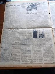 Yeni İstanbul Gazetesi - 23 Temmuz 1952 - Esir Şehrin İnsanları Yazan Nureddin Demir (Kemal Tahir) Yazı Dizisi - Musaddık Tekrar İran Başbakanı - Doğu Akdeniz Komutanlığı İçin İzmir'de Bina Aranıyor - Amerika'da demokratların Kongresinde İkinci Gün - İngiliz Filosu Yarın Geliyor - Olimpiyat Haberleri - Güreş Müsabakalarının 4 Sikletinde Elimine Olduk - Futbolda İkinci Maçı Maceralarla Yapıyoruz - İzmir Civarında Üç Tarihi Kıymeti Haiz Eser Bulundu - Türk Elen Dostluk Cemiyeti Başkanı Hamit Ongunsu - Verem Hemşire Okulunun Temeli Dün Törenle Atıldı - Helsinki Olimpiyatına Şehrimizden 3 Gümüş Kupa Gönderdi - Muhip Özay - Amerika'da Radarla Meçhul Cisimler Tesbit Ediliyor - Schuman Planı - İzmit Ambalaj Kağıdı Fabrikası Ağustos'ta İşletmeye Açılacak - Yugoslavya Sovyetleri 3 1 Yendi - 5000 Metrede Yeni Bir Olimpiyat Rekoru - Rüyam Kotrasına İş Bankasının Telsizi - İtalya'da Toskana'ya Yolculuk - Çapamarka - Dermojen