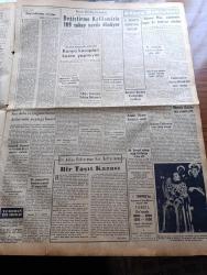 Yeni İstanbul Gazetesi - 23 Temmuz 1952 - Esir Şehrin İnsanları Yazan Nureddin Demir (Kemal Tahir) Yazı Dizisi - Musaddık Tekrar İran Başbakanı - Doğu Akdeniz Komutanlığı İçin İzmir'de Bina Aranıyor - Amerika'da demokratların Kongresinde İkinci Gün - İngiliz Filosu Yarın Geliyor - Olimpiyat Haberleri - Güreş Müsabakalarının 4 Sikletinde Elimine Olduk - Futbolda İkinci Maçı Maceralarla Yapıyoruz - İzmir Civarında Üç Tarihi Kıymeti Haiz Eser Bulundu - Türk Elen Dostluk Cemiyeti Başkanı Hamit Ongunsu - Verem Hemşire Okulunun Temeli Dün Törenle Atıldı - Helsinki Olimpiyatına Şehrimizden 3 Gümüş Kupa Gönderdi - Muhip Özay - Amerika'da Radarla Meçhul Cisimler Tesbit Ediliyor - Schuman Planı - İzmit Ambalaj Kağıdı Fabrikası Ağustos'ta İşletmeye Açılacak - Yugoslavya Sovyetleri 3 1 Yendi - 5000 Metrede Yeni Bir Olimpiyat Rekoru - Rüyam Kotrasına İş Bankasının Telsizi - İtalya'da Toskana'ya Yolculuk - Çapamarka - Dermojen