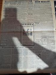 Yeni İstanbul Gazetesi - 28 Temmuz 1952 - Mustafa Nermi - General Necip yeni İstanbul'a önemli bir beyanat verdi- 1944 yılında vuku bulan yeni bir kurşuna dizme hadisesi- Sümerbank mamüllerinde yapılacak ucuzlatma- Mısır'da parlamento 10 gün sonra toplanıyor- Madam Evita Peron öldü- Yeni kağıt paralar- Olimpiyatlarda grekoromen'de Sovyet Rusya şampiyonluğu aldı- Medrano sirki-  Esir Şehrin İnsanları Nurettin Demir (Kemal Tahir) yazı dizisi - kadın ve çarşaf - büyük bir Amerikan filosu Şehrimize geliyor- Mısır'da hanedana ait saraylara Ordu el koydu - Paris'in büyük sokaklarından birine Ankara adı veriliyor- Yeni İstanbul 1952 Helsinki olimpiyatında- Memleketimizde ayakkabı sanayisinin durumu - Piyasalarda haftalık vaziyet- Volvo- Fendt Dieselross Traktörleri - Mısır hadisesinden fotoğraflar - Kral Faruk Mısırı nasıl terk etti- Orta doğu'nun karanlık durumu- Doğu Akdeniz'de tehlikeli bir cisim yüzüyor- savcı ve yargıçlar arasında yapılan tayin ve nakiller- Amerika'da Çelik sanayi grevi