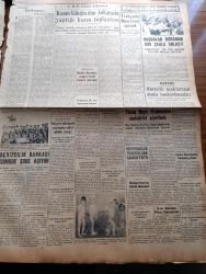 Yeni İstanbul Gazetesi - 25 Temmuz 1952 - Esir Şehrin İnsanları Yazan Nureddin Demir (Kemal Tahir) Yazı Dizisi - Mısır'da yeni kabine Kral önünde Dün yemin ettim- General Necip divan-ı harp kurulacak diyor - Akşehir'de Kırıkkale'de müthiş su baskını felaketi- İngiliz filosu dün limanımıza geldi - Türkiye çapında trafik kontrolü yapılacak-Elazığ'da bakteriyoloji Enstitüsü açılıyor-Grekoromen'de 4 galibiyet aldık- Macaristan'a 7-1 mağlup olduk - Fenerbahçe takımı 16 Ağustos'ta Avusturya'ya gidiyor - Güreşçi Kemal Demir- Macar futbolcu Puşkaş - Amerikalılar Kore'de şiddet gösteriyorlar - Trakya'da Bayar Lisesi açılacak - Başbakan Musaddık Dün Şah'la anlaştı - Denizcilik Bankası İzmir'de şube açıyor  - Amerika'da demokratların adayı kim oluyor - Kodak Film - Almanya Brezilya'yı 4-2 mağlup etti- 5000 metre finalinde zatopek yine şampiyon oldu- Türkiye İş Bankası- Volvo - Miele Dikiş Makinesi - Chemolimpex Madeni Yağları - Linde Almab Buzdolabı - Demag Cereskalleri - Zündapp Motosikletleri