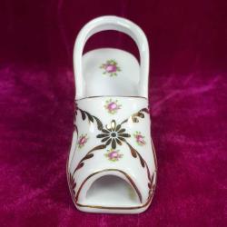 VINTAGE KADIN AYAKKABISI FORMLU , ALTIN YALDIZ EL DEKORLU , KIR ÇİÇEKLERİ RESİMLİ PORSELEN BİBLO