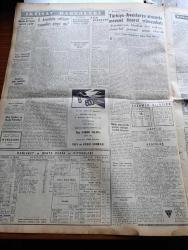 Yeni İstanbul Gazetesi - 15 Haziran 1952 - Mustafa Nermi - Esir Şehrin İnsanları Yazan Nureddin Demir (Kemal Tahir) Yazı Dizisi - Atlantik Ordusu Ve Türk Kuvvetleri - Sovyet Dışişleri Bakanı Andrei Gromyko İngiltere Elçisi Oldu - Berlin'de Sovyetler İngilizlere Nota Verdi - Ordu Mensupları Yeni Yargı Terfi Kanun Tasarısı Hazırlandı - Yunan Kral ve Kraliçesi Bu Akşam Hareket Ediyor - Fransa'da Komünistlere Baskınlar Devamda - Mudanyada da İnönü Heykeli Yıktırılıyor - Atçılık Kongresi - Okullarda Emniyet Ekipleri Kuruluyor - Cibali Sigara Fabrikası Tevsi Edilecek - Atom İle İşleyecek Denizaltı - Yeni Futbol Federasyonu Kuruldu - Türkiye Avusturya Arasında Mevcut Ticaret Münasebatı - Ankara İstanbul İzmir Radyosu Programı - Ramazanlık Köşe Yazısı -  Kıbrıs Türkleri Arasında Yazan Fikret Adil Yazı Dizisi - Burç Yorumları - Christian Dior'un Gazetemize Gönderdiği Yaz Modelleri - Lizbondaki Saltanat Arabaları Müzesi - Nevrozin - Selve Dizel Motorları - Çapamarka- Singer Saatleri - Luxor