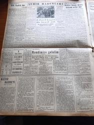 Yeni İstanbul Gazetesi - 13 Haziran 1955 - Mustafa Nermi - Yaz Yağmuru Yazan Ahmet Hamdi Tanpınar Yazı Dizisi - Batı Almanya Başvekili Adenauer Dün Birleşik Amerika'ya Hareket Etti - Osman Bölükbaşı'nın Erzurum'daki Rekoru - Moby Dick Filmi - Rejisör Orson Welles - Aktris Joan Plowright - Şehir Meclisi Azaları Dün Hilton'a Gitmedi - Yugoslavya Balkan Paktına Sadık Kalacağını Resmen Teyid Ediyor - Demokrat Parti İl Kongresi Dün Tam Bir Sükunet İçinde Geçti - Huzur Hasreti Yazan Mehmet Davaz Yazı Dizisi - Halide Edip Pazartesi Konuşmaları - Hollywood'lu Misafirlerle Beylerbeyi Sarayında - Saadet Bekçisi Yazan Zeliha Harun Yazı Dizisi - Viyana'da Yapılacak Musiki Festivali - Ankara İzmir Radyosu Programı - Almanya İspanya'dan Bağırsak Alacak - Yeni Bir İngiliz Artisti Shirley Jones - James Mason - Atletizm Bayramı Tam Bir Keşmekeş İçinde Sona Erdi - Tarihin En Büyük Otomobil Yarış Faciası 84 Ölü Var - Adalet Takımı Beşiktaş'ı Yendi - Galatasaraylı Günay'a Beşiktaş Talip - D'Roja Briyantin