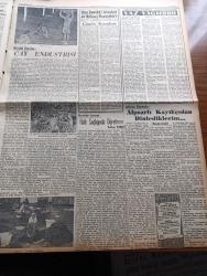 Yeni İstanbul Gazetesi - 29 Haziran 1955 - Mustafa Nermi - Kıbrıs'ta Örfi İdare İlanı Gün Meselesi - Osman Bölükbaşı Cumhuriyetçi Millet Partisi Genel Başkanı - Pakistan'ın Türkiye Irak Paktına Girmesi Şüpheli Mi - Kabzımalcılar Gazetecilere Dert Yandı - 30 Milyonluk Ek Amerikan Yardımının Sarf Şekli Hakkında Resmi Programı - Huzur Hasreti Yazan Mehmet Davaz Yazı Dizisi - Hollywood'un Meşhur Film Prodüktörlerinden Arthur Lubin Dün İstanbul'a Geldi - Denizcilik Bankası - Moskova'nın Mareşal Tito'ya Yaptığı Davet Hakkında - İzmir Fuarında 58 Tonluk Bir Balinanın Teşhiri İstendi - Şiraz'da Örfi İdare İlan Edildi - İngiltere Kıbrıs İçin Yunanistan'la Anlaşabilir - Yaz Yağmuru Yazan Ahmet Hamdi Tanpınar Yazı Dizisi - Ankara İstanbul İzmir Radyosu Programı - Mehtap Şarkısı Cinayetleri Yazan Francis Didelot Yazı Dizisi - Dün Sabahki İstanbul Ve Ankara Gazeteleri - İran'ın En Büyük Aşiretlerinden Biri Kaşkailer - Kadınları Koruma Derneğinin İlk Hareketi -İtalyan Basınının Türk Futboluna Bakışı
