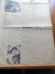 Yeni İstanbul Gazetesi - 25 Haziran 1955 - Mustafa Nermi - Kıbrıs Polisi Dün Geniş Ölçüde Tevkifler Yaptı - Pazartesiden İtibaren Ankara'da Yapılacak Siyasi Müzakereler - Mısır'da Milli İstikamet Vekili Salah Salim'in Yeni Bir Şantajı - Vali Fahrettin Kerim Gökay Kabzımallarla Mücadeleyi Kazanıyor - Milli Takımımız Dün Gece Trieste'ye Vardı - Karaborsa'yı İstanbul Şehri Doğuruyormuş - Huzur Hasreti Yazan Mehmet Davaz Yazı Dizisi -  Denizcilik Bankası Umum Müdürü Yusuf Ziya Öniş Avrupa'ya Gitti - Rejisör Max Meinecke Fransa'ya Gitti - Cezayirde Harp Havası Esiyor - Kraliçe Elizabeth Norveç'te - Emekli General Sadık Aldoğan Tahliye Edildi - Dizel Elektrikli Lokomotifin Tecrübesi İyi Netice Verdi - Yaz Yağmuru Yazan Ahmet Hamdi Tanpınar Yazı Dizisi - Ankara İstanbul İzmir Radyosu Programı - Münir Süleyman Çapanoğlu - Kuleli Şehir Bologna - Edebiyat Konuları - Büyük İskender'in Hayatı Filme Alındı - Doris Day - Hakiki La Dame Aux Camelias Kimdir - Wimbledon Tenis Turnuvası - Lefter