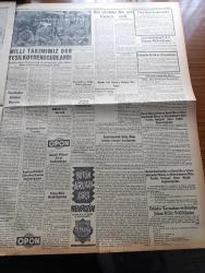 Yeni İstanbul Gazetesi - 25 Haziran 1955 - Mustafa Nermi - Kıbrıs Polisi Dün Geniş Ölçüde Tevkifler Yaptı - Pazartesiden İtibaren Ankara'da Yapılacak Siyasi Müzakereler - Mısır'da Milli İstikamet Vekili Salah Salim'in Yeni Bir Şantajı - Vali Fahrettin Kerim Gökay Kabzımallarla Mücadeleyi Kazanıyor - Milli Takımımız Dün Gece Trieste'ye Vardı - Karaborsa'yı İstanbul Şehri Doğuruyormuş - Huzur Hasreti Yazan Mehmet Davaz Yazı Dizisi -  Denizcilik Bankası Umum Müdürü Yusuf Ziya Öniş Avrupa'ya Gitti - Rejisör Max Meinecke Fransa'ya Gitti - Cezayirde Harp Havası Esiyor - Kraliçe Elizabeth Norveç'te - Emekli General Sadık Aldoğan Tahliye Edildi - Dizel Elektrikli Lokomotifin Tecrübesi İyi Netice Verdi - Yaz Yağmuru Yazan Ahmet Hamdi Tanpınar Yazı Dizisi - Ankara İstanbul İzmir Radyosu Programı - Münir Süleyman Çapanoğlu - Kuleli Şehir Bologna - Edebiyat Konuları - Büyük İskender'in Hayatı Filme Alındı - Doris Day - Hakiki La Dame Aux Camelias Kimdir - Wimbledon Tenis Turnuvası - Lefter