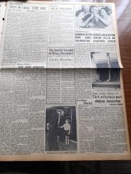 Yeni İstanbul Gazetesi - 12 Ağustos 1955 - Mustafa Nermi - Birleşik Amerika İngiltere Fransa Ve Sovyet Hariciye Vekili 27 Ekim'de Toplanıyor - Demokrat Parti Genel Kongresi Toplanıyor -  İsmet İnönü Ve Osman Bölükbaşı Başvekil Adnan Menderes'in Son Beyanatına Dün  de Cevap Verdiler - Türk Amerikan Kredi Görüşmeleri - Yaya Olarak Ankara'ya Gidecek Olan İşçiler - Huzur Hasreti Yazan Mehmet Davaz Yazı Dizisi - Kapalıçarşı 5.  Defa Yangın Tehlikesi Atlattı - Köylü Partisi İzmit Mitingi - Atom Konferansı Çalışmaları - Sigaranın Kanserle Alakası Yokmuş - Alman Radyoları İle İşbirliği Yapılıyor - Gerçek Bir Balerin Sevinç Baraz - Ankara İstanbul İzmir Radyosu Programı - Bakırköy Baruthane Arasında Yeni Bir Şehir - Kısa Dünya Haberleri - Çocuk Sayfası - Yugoslav Takımı Geceyarısı Geldi - Hakem Kursuna Merkez Komite Üyesi Doktor Tarık Özerengin Temsil Edecek - Beşiktaş Sade Bir Törenle Dün Çalışmalarında Başladı - Modaspor Fenerbahçe İle 21 Ağustos'ta Karşılaşmaktayız İstiyor - Çapamarka