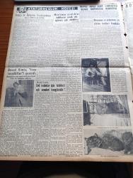 Yeni İstanbul Gazetesi - 25 Temmuz 1955 - Dünyada Yeni Dostluk Çağı Başladı - Adapazarı'nda Celâl Bayar Ve Adnan Menderes'in Halka Hitabeleri - İzmit'te Savcı Muavini İle 12 Polisin Katıldığı CHP Kongresi - Fasta'ki Fransız Polis Teşkilatındaki Tasfiye - Marmaris'te Söndürülemeyen Orman Yangını - Alpullu'dan İlk Parti Olarak 4500 Kilo Şeker Getiriliyor - İstifçilere Ölüm Cezası İçin Teklif - Ekrem Koçak Barselona'da 800 Metreyi Türkiye Rekorunu Kırarak Kazandı 1.50- Haldun Dormen - Halide Edip Pazartesi Konuşmaları - Huzur Hasreti Yazan Mehmet Davaz Yazı Dizisi - Karamürsel Mensucat Fabrikası - Türk Yunan Dostluğunu Güya Biz Bozmuşuz - Ankara İstanbul İzmir Radyosu Programı - Mehtap Şarkısı Cinayetleri Yazan Francis Didelot Yazı Dizisi - Anadolu Abideleri Yazan Aziz Ogan Yazı Dizisi - Göçmen Çocuklarının Hikayeleri - İyi Bir Yüzücü Olan Fransız Yıldızı Lise Bourdin - Atatürkçülük Köşesi - Arapça İle Türkçe'nin Karşılaştırılması - Anouk Aime Fena Tesadüfler'i Çevirdi - Fenerbahçe