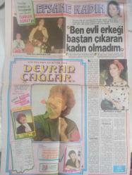 Tan Haftalık Magazin ve Siyasi Aktüalite Gazetesi - 22 Aralık 1988 - Ümit Zaim - Sedef Hattatoğlu - 350 Atı Öldüren Salgın Büyükadalıları Tehdit Ediyor - Milletvekillerimiz Doymak Bilmiyor - Her Şeyi Ayrı Marka - Efsane Kadın - Türkan Şoray - Devran Çağlar - Ben Evli Erkeği Baştan Çıkaran Kadın Olmadım fotoğraf ve haberi - Gazete Tam Değildir Sadece 2 Sayfası Mevcuttur