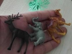 Western vahşi batı at arabası kaktüs kaya parçası kovboy. Fil deve geyik ağaç çit ler. Taş devri fred barni çakıl wilma kaya parçası figür oyuncak Koleksiyon dekor hediye nostalji tasarım süs hobi eğlence vintage retro minyatür diorama ölçekli çizgi film roman Animasyon karikatür kahramanları