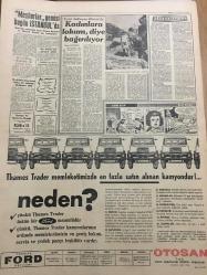 YENİ SABAH GAZETESİ  24 EYLÜL 1962 YIL :25 SAYI :8453-Alanya’da kadın turistlere “lokum”diye sesleniyorlar--İsmet İnönü 'nün  CHP Başkanlığından Ayrılacağı Açıklandı --A.Doğan İhtilali Biz Hazırladık Diyor --Başol Politikaya  Karıştı  İddiasını Dün Reddetti --İnönü 'yü  övenlere bir CHP 'li  yağcılar dedi --Sınırımızı aşan bir Barzani   gerillacı  grubu  yakalandı --Mardin de Maarif  Müdürü Soyuldu --Gürsel  dün İzmir de  dedi ki : Koalisyonu bozmak değil --Tiyatro Mevsimi :Siyavuşgil --Meşhurlar gemisi bugün İstanbul da ----Harp Filmleri ---Galatasaray  ,ilk puanı  Karşıyaka  verdi :1-1--Fenerbahçe ,Y.Direk 'i rahat mağlup etti :3-1--Denk  mücadeleyi  K.Paşa kazandı --Kız Milli Atletizm Takımı Tespit Edildi --