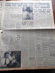 Yeni İstanbul Gazetesi - 22 Temmuz 1955 - Mustafa Nermi - Eisenhower'in Rusya'ya Hayret Uyandıran Teklifi - Bakırköy'de Askeri Cephanelik İnfilak Etti - 11'lere Dahil Olan Ekrem Alican Teklifi Geri Almayacağız Dedi - İsmail Rüştü Aksal Hasan Polatkan'a Cevap Verdi - Kasım Gülek Dün Sorguya Çekildi -  Şah Celal Bayar'ı İran'a Davet Etti - CHP Genel Başkanı İsmet İnönü - Huzur Hasreti Yazan Mehmet Davaz Yazı Dizisi - Samed Ağaoğlu'nun Radyodaki Konuşması - Denizcilik Bankası 9 Yeni Gemi Siparişi Verdi - Yüksek Askeri Hemşire Okulu - Ankara İstanbul İzmir Radyosu Programı - Mehtap Şarkısı Cinayetleri Yazan Francis Didelot Yazı Dizisi - Milletlerarası Kalay Konferansı Müzakereleri - Şair Eşrefin Mısır'a Götürdüğü Koçan - Viyana Opera Festivali - Tekerlekli Saray - Çocuk Sayfası - Barselona'da 1500 Metrede Ekrem Koçak Birinci Oldu - Mehmet Ali Has Kardeşi Şeref'i Yanına Alarak Fenerbahçe'ye Döndü - Galatasaray'ın Fenerbahçe'ye Vereceği Kupa - Yunan Güzeli Sonia Fenerbahçe'yi Seviyor