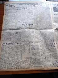 Yeni İstanbul Gazetesi - 15 Temmuz 1955 - Mustafa Nermi - Krutçev Ve Mareşal Zukov Da Cenevre'ye Gidiyorlar - Papagos Makarios'a Söz Verdi - Yeni Kredili İthalat Esasları Belli Oldu - İskenderiye Patriği Hristoforos Dün İstanbul'dan Geçti - İngiliz Öğretmenleri İdam'ın Aleyhinde - Pakistan Afganistan İhtilafında Arabuluculuk - Huzur Hasreti Yazan Mehmet Davaz Yazı Dizisi - Naile Sağlam Dispanseri Bugün Açılıyor - Muammer Çavuşoğlu Radyoda Yine Konuştu - Hacılara 80'er Sterling Döviz Verilecek - Doktor Mükerrem Sarol Bayburt Vilayet Olacaktır - Ankara İstanbul İzmir Radyosu Programı - Mehtap Şarkısı Cinayetleri Yazan Francis Didelot Yazı Dizisi - Ortopedi Kliniği Nasıl Kuruldu - Çocuk Sayfası - Barselona Güreşlerinde İtalyan Mısır Mücadelesi - 2. Akdeniz Oyunları Yarın Su Seromonisi İle Açılıyor - Beynelmilel Bled Kürek Müsabakaları - Balkan Oyunlarına Katılacak Takımımız - Fahir Özgüden- Ekrem Koçak - Çapamarka - Doğubank - Gripin - Türkiye Spor - 100 Kişi Timsahlara Yem Oldu