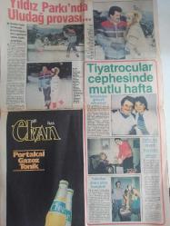 Haftanın Sesi Haftalık Aktüalite Sinema Tiyatro Müzik ve Magazin Dergisi - 4 Mart 1983 - Türkan Şoray - Nazan Şoray - ''Kim Demiş Düşmanız Diye'' - İki Usta Falcı - Dizi Dibinde - Nisa Serezli - Tolga Aşkıner - Göksel Kortay - Kerem Yılmazer - Onlar da Ticaret Hayatına Atılıyor - Tiyatrocular Cephesinde Mutlu Hafta - Altan Erbulak - Reklamdan Gelecek Milyonlar! - Yıldız Parkı'nda Uludağ Provası - Halit Pekpak - Sevim Tuna - Elvan Gazoz Reklamı fotoğraf ve haberi - Gazete Tam Değildir Sadece 2 Sayfası Mevcuttur