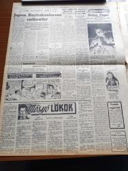 Halkçı Gazetesi - 13 Temmuz 1954 - İstifçilik Yapanlara Ağır Ceza - Kadınlardan Futbol Takımı - Arap Memleketleri Elçilerimiz Toplandı - Kraliçe Elizabeth Hamile - Devlet Demiryolları İflas Edebilir - Orta Avrupa'yı Seller Basıyor - Emekliye Ayrılacak Profesörler - Vasfi Raşit Seviğ - Rasim Adasal - Muzaffer Tema - Sinema - Ingrid Bergman - Japon Başbakanlarına Suikastler - Mösyö Lökok Yazan Emile Gaborian Yazı Dizisi - Halkçı'nın Resimli Romanı Silviya Buzlar Üzerinde -  Gazi Eğitim Enstitüsü Mezunları - Kore'de Tehlike İşareti - Helikopterin Mucidi Ruslar - Florya Arsalarına El Kondu - Petrol Meselesi - Meşrutiyet Devri Ve Sonrası Yazan Hüseyin Cahit Yalçın Yazı Dizisi - Baykara'nın Serüvenleri Yıldızların Hücumu Çizgi Roman - Jüpiter'e Seyahat Yazan Verner Van Lorn Yazı Dizisi - Brezilya'nın Bakir Ormanlarında Tigrero Yazan Sasha Siemel Yazı Dizisi - Toz Topraklı Bira Ve Gazozlar - Halkçı'nım Hikayesi Uyku Çeviren Ali Zenbilli - Cemiyet Hayatı - Ulus Sineması - Nur Sineması