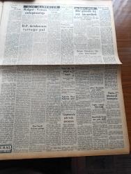 Halkçı Gazetesi - 3 Ağustos 1954 - Seçimlerden Beri Demokrat Parti İktidarının Tuttuğu Yol - Yugoslav Hava Komutanı Geldi - Belgin Doruk Fotoğrafı - Başbakan Adnan Menderes'in Gazetecilere Ziyafeti - Yugoslav Hava Kuvvetli Komutanı Ulepiç Zenko Geldi - İngiliz İdaresi Kıbrıs'ta Tahrikleri Önleyici Yeni Tedbirler Alıyor - Çetin Altan Köşe Yazısı - Evliya Çelebi Gibi Yazan Muhtar Enata - Mösyö Lökok Yazan Emile Gaborian Yazı Dizisi - Halkçı'nım Resimli Romanı Aşk Yakutu Çizgi Roman - Bir Günde Üç Irz Tecavüzü - Kral Faysal Ürdün'e Gidiyor - Meşrutiyet Devri Ve Sonrası Yazan Hüseyin Cahit Yalçın Yazı Dizisi - Marilyn Monroe Hayatımın Hikayesi Yazı Dizisi - Brezilya'nın Bakir Ormanlarında Tigrero Yazan Sasha Siemel - Arşak Palabıyıkyan Evlendi - Halkçı'nın Küçük İlanları - Cemiyet Hayatı - Hacca Gidenler - Sinemalar - NATO Sulh Sergisi İzmit'te Büyük Alaka Gördü - Süngerle Bayıltılan Boksör Hazel - Cemal Saltık - İngiliz Film Yıldızı Valerie Jene - Berta Margarin - Fenerbahçe