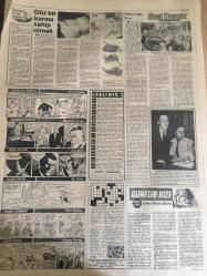 YENİ SABAH GAZETESİ 22 EYLÜL 1962 YIL:25 SAYI :8451--Dahiliye Vekaleti dün Vilayetlere emir  verdi --Silahlar  iade  ediliyor --Silahlanacaklar arasında  başvekil  ve  vekiller de var --Irçılıktan  dün  Meclis te yine  bir kavga çıktı --Kazaklardan 2 kadın  giderayak  doğurdu --Gürsel  ,tembel  olan İslam değildir  ,dedi --Kadınlar tecavüzleri  protesto  için  toplandı --İnsan Unutmaz :Siyavuşgil --Trabzon  da bir kamyon devrildi  :1 ölü ,7 yaralı --Macmillan : O Pazarın dışında  kalamayız  dedi --Muz Ülkesi Alanya --Fransız Cumhurbaşkanı  Referandumla  Seçilecek ----Bugün İzmir de :Galatasaray -Göztepe --Uluğ 'a  göre :Fenerbahçe  de ki  kriz  geçici --Roma Başkanı  İhtiyatlı Olmamız  Gerekiyor  Dedi --Yüzme Milli Takımı  Yarın Hareket Ediyor --