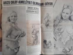 Pazar Haftalık Aktüalite Sinema Tiyatro Müzik ve Magazin Dergisi - Sayı:983 - Feri Cansel - Elif Pektaş - Uğur Dündar'ın İlk Filmi Hülya Koçyiğit'le - Selim Soydan - Güleç Özler - Sami Tunç'la Boğaz Plajlarındaydık - Gönül Akkor - Nilüfer Koçyiğit - Ertem Eğilmez - Melek Ayberk - Sinema Varken Sahnede İşim Yok - Piraye Uzun Posteri - Tugay Toksöz - Ahu Tuğba - Tamer Yiğit - Çıplakların En Güzeli Benim - Arzu Okay Ameliyat Olmadım Diyor - Temel Gürsu - Aynur Akarsu - Aşk Kısa Sürdü fotoğraf ve haberi - Tam Takım Dergi