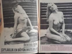 Pazar Haftalık Aktüalite Sinema Tiyatro Müzik ve Magazin Dergisi - 17 Mayıs 1974 - Sayı:921 - Pakize Suda - Ceyhan Cem - Emel Özden Şarkıcı Oldu - Harıl Harıl Ders Alıyor - Emel Özden - Ergüder Yoldaş - Semra Yıldız - Sarışın Bomba Tam Kırk Yaşında - Bertha İçin Çıplaklık En Büyük Mutluluk - Feri Cansel Posteri - Prenses Banu - Neri Neril Yeşilçam'a Demir Attı - Kadir İnanır Başrolde - Nuray Belbüken - Murat Köseoğlu - Muazzez Abacı - Selma Güneri - İlhan İrem - Emel Sayın - Norma Levy - Colin Levy - Erol Taş - Hülya Şengül - Mesut Engin - Ahmet Turgutlu fotoğraf ve haberi - Dergi Tam Değildir Sadece 16 Sayfası mevcuttur