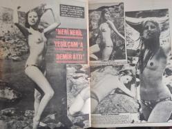 Pazar Haftalık Aktüalite Sinema Tiyatro Müzik ve Magazin Dergisi - 17 Mayıs 1974 - Sayı:921 - Pakize Suda - Ceyhan Cem - Emel Özden Şarkıcı Oldu - Harıl Harıl Ders Alıyor - Emel Özden - Ergüder Yoldaş - Semra Yıldız - Sarışın Bomba Tam Kırk Yaşında - Bertha İçin Çıplaklık En Büyük Mutluluk - Feri Cansel Posteri - Prenses Banu - Neri Neril Yeşilçam'a Demir Attı - Kadir İnanır Başrolde - Nuray Belbüken - Murat Köseoğlu - Muazzez Abacı - Selma Güneri - İlhan İrem - Emel Sayın - Norma Levy - Colin Levy - Erol Taş - Hülya Şengül - Mesut Engin - Ahmet Turgutlu fotoğraf ve haberi - Dergi Tam Değildir Sadece 16 Sayfası mevcuttur