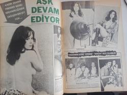 Pazar Haftalık Aktüalite Sinema Tiyatro Müzik ve Magazin Dergisi - Sayı:958 - Bahar Erdeniz - Funda Balcı - Nazan Şoray - Ablama Hayranım - Melek Görgün Anadolu'da Kraliçe Gibi Ağırlandı - Sallanan Kalçaları İç Gıcıklatıyor Bütün Erkeklerin Nefesini Kesiyordu - John Huston - Marilyn Monroe - Muhteşem Kadın - Seyyal Taner Posteri - Yeşilçam'ın Genç Yıldızları Çıkar Yolu Bir - İzzet Günay - Pamir Pınar - Gülgün Erdem - Nil Uzun - İsmet Üstekin - Melek Görgün - Gülşen Bubikoğlu - Meral Orhonsay - Ümit Utku - Perihan Savaş - Meral Zeren - Aşk Devam Ediyor - Kadir İnanır - Prenses Banu - Mine Mutlu - İstanbul Beyrut Mekik Dokuyor fotoğraf ve haberi - Tam Takım Dergi