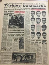 YENİ SABAH GAZETESİ  12 ARALIK 1962 YIL :25 SAYI :8532-Abdullah Turan-Düşi örümcek-Milli Piyango-Antalya Tekstil Fabeikası--Oraloğlu Tiyatrosu-Kötü Tohum-Nihat Erim,Adnan Menderes 'le Müzakereye İnönü 'nün  Sevk Ettiğini Bilenler Var--Erim , Gülek ,Doğan düb  mahkemeye müracaat ettiler --Kandemir Asılmıyor  ---CHP Merkezi Telaş İçinde --Akşemsettinoğlu  dün  bir  basın  toplantısı yaptı --Dükkanın altını delip  60 şişe  rakı ,30 kilo  sigara  çaldılar --Trol avı nedir  ve  karasularımızı  nasıl kurutur ?--Sinema :İsveç 'ten  gelen müzik  ,Damat  Beyefendi , Bir Gecelik Gelin --Türkiye -Danimarka --Güreşçilerimiz  dün Belgrat a  hareket  etti --Honved Basketbol Takımı İddialı  Geldi --Danimarka  ilk defa 4-2-4 deniyor --