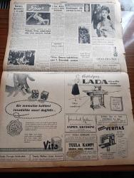 Cumhuriyet Gazetesi - 16 Mayıs 1959 - Meclis Koridorlarında Kavga - CHP'li Turgut Göle'nin Başına Baston Darbesi İsabet Etti - İsmet İnönü Demokrat Parti'lilerin CHP'lilere Tecavüz Ettiklerini Söyledi - Atıf Benderlioğlu - Amerikan Başkanı Eisenhower'in Türk Milletine Mesajı - Hava Şehitleri Anıldı - Memba Suyu Diye Neler İçiyoruz - Karaca Tiyatro - Sevda Sokağı Komedyası Yazan Halide Edip Adıvar Yazı Dizisi - Ahmet Nimet Kurat - Kuzey Irak'ta Asiler 5 Karakolu İşgal Ettiler - Bay Oscar Karikatür - Sivrisineklere Karşı B Vitamini -  Burhan Felek - Garanti Bankası -  Kıymetli Ses Sanatkarı Mualla Mukadder - Hula Hoop'tan Sonra Yeni Bir İcad - Yunus Nadi Armağanı - Uluç Ali Yazan Halikarnas Balıkçısı Yazı Dizisi - Adana Vapurunu Sulukule Ekibi Uğurladı - Vita Yağ - Odo Ro No Koku Giderici - Federasyon Kupasında Kasımpaşa Beyoğluspor'a Yenildi - 11. Avrupa Basketbol Şampiyonası - Fenerbahçe Adana'ya Gidiyor - Fenerbahçeli Canel Konvur Antremanda 1.52 Atladı - Galatasaray Karagümrük Maçı