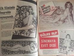 Süper Gazete Pazar Haftalık Aktüalite Sinema Tiyatro Müzik ve Magazin Dergisi - Sayı:25 - Sevgilisi Onu Aldatıyor - Olcay Özlem Aşk Yüzünden Şaşkına döndü - Kara Kaplı Defter - Yugoslavya Yosması - Alev Altın İşin Kolayını Buldu - Çetin Gün - Arzu Okay Evlenmeye Kararlı - İlk Filminde Başrolde Oynayacak - Gülay Alp - Ben Türkiye'nin Brigitte Bardot'uyum - Gülay Alp - Seks Çılgınları fotoromanı - Zerrin Egeliler - Sevgi Akın - Feridun Küçükakdere - Türkan Şoray - James Dean - Arif Sağ - Mehmet Özbek - Ümit Tokcan - Melike Demirağ - Dersu Güney - Gönül Hancı - Ahu Tuğba - Sibel Egemen - Sadettin Işık - Janet Conway - Marika Toth - Güzel Maskot Carolyn - Meral Zeren - Figen Han - Gülşen Bubikoğlu - Aynur akarsu - Mine Mutlu - Ceyda Karahan - Sevtap İnan - Nazan Saatçi - Gülay Tem - Kamuran Bengü fotoğraf ve haberi - Dergi Tam Değildir Sadece 14 Sayfası Mevcuttur - Dergi Kapağı Yoktur