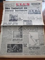 Ulus Gazetesi - 10 Şubat 1959 - Kıbrıs Cumhuriyeti İçin Anayasa Hazırlanıyor- Zürih'te Adnan Menderes İle Karamanlis Özel Bir Görüşme Yaptı - Atatürk Filmi Televizyonda Gösterilecek - Vatan Gazetesi Aleyhine Açılan Davaya Dün Bakıldı - Ege Tütün Piyasasının İlk Günü Çok Durgun Geçti - Diyarbakır'da Dokuz Mahkum Kaçtı Yedisi Yakalandı - Yakup Kadri Karaosmanoğlu Köşe Yazısı - Kuklalar Yazan Oktay Verel Yazı Dizisi - Sahne Yazan Metin And - İstanbul Valisi Ethem Yetkiner Aleyhinde Bir Dava Açıldı - Fikir Vergisi - Başkentte 24 Saat - Baykara Tutsak Çizgi Roman - Ulus Küçük İlanlar - Caterpillar Yol İnşaat Traktörleri - Dans Yıldızı İnci Birol - Erzurum Folklör Ekibi - Film Yıldızı Nevin Aypar - Modern Komikler Karakediler - Büyük Ve Alemdar Sinemalarında Eğlence Festivali - E.C.A. Pres Döküm Sanayi - Land Rover Arazi Arabaları Ve Kamyonetleri - Kıymetli Ses Yıldızı Esma Engin Göl Gazinosunda - Film Yıldızı Cihan Işık - Şark Dansözü Melike El Cemali