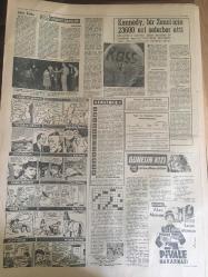 YENİ SABAH GAZETESİ 19 EKİM 1962 YIL :25 SAYI :8478---Af edilen  mahkumlar dün  ailelerine  kavuştu --55 Ağa hakkındaki  kanun  da kaldırıldı Affedilen  yurt dışına çıkabilecek --Ayrı yatan karısını  öldürmeye  kalktı ---Eve dönmek :Siyavuşgil --Turistlerde 20 bin  parça   eşya çalmışlar --İzmir  'in  içinde  dün  bir  karakol bastılar ---Kennedy ,bir Zenci için  23600 eri  seferber  etti --G.Birliği Reisi Galatasaray 'ı  Mağlup Edeceğiz Dedi --Naci İzmir de  forvet  oynayacak --Şeref 'in  durumu  bugün  belli  oluyor --Spor -Toto bayileri  tasnife  tabi tutuluyor --Galatasaray Bytom  Rövanşını  18 Kasım da --Roma Altay İçin Hazırlanıyor --