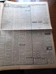 Ulus Gazetesi - 23 Nisan 1959 - Seçmen Kütüklerinin Yoklaması Başlıyor - Seçimlere Hazırlık CHP Kağıt Talebinde Bulundu - Amerikan Ordu Başkanı Brucker Geldi - Sinemacılar Zam İsteğini Tekrarladı - Başbakan Adnan Menderes İstanbul'da - Ulusal Egemenlik Ve Çocuk Bayramı Kutlu Olsun - İnkılapçılar Cemiyeti Kurulamıyor - Kasım Gülek'in Konuşmasından 9 Gazeteci Beraat Etti - İbrahim Öktem - Emin Paksüt - Kemal Satır - Avrupa Konseyine CHP Üyelerinin İstifa Ettikleri Bildirilmemiş - Çalar Saat Yazan Erle Stanley Gardner Yazı Dizisi - 39. Yıldönümü Münasebetiyle Türkiye Büyük Millet Meclisi Hükümeti Nasıl Kurulmuştur - Tevfik Fikret Sılay'ı Anarken - Türk Musiki Derneği Toplantısı - Avrupa Konseyinin 10. Yıldönümü İçin Pul - Veremle Savaş Balosu - Snark Füzesi Geri Döndü - Gaziantep'te İki Gezici Vaize Göre Sinemaya Giden Karısını Evde Saklamayanlar Komünist - Panşen Lama'ya Suikast Yapılmış - Einstein Nazariyesi Üzerine Araştırmalar - Lefter Küçükandonyadis - Türkmen Kupası Başlıyor