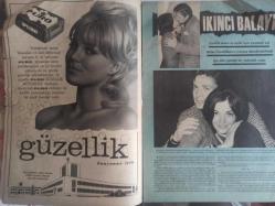 Pazar Haftalık Aktüalite Sinema Tiyatro Müzik ve Magazin Dergisi - 29 Temmuz 1967 - Sayı:566 - Gülsün Kamu - Gamze Öz - Figen Say Yoruldu - Tamer Yiğit - Bilge Olgaç - Yıldırım Gencer - Yılmaz Köksal - Ersun Kazançel - Puro Sabun Reklamı - Cüneyt Arkın - Güler Cüreklibatur - İkinci Balayı  -Şımarık Bir İngiliz Kızı - Margaret Lee - Perde Arasından Çekildi - Claudia Brook - Gönül Turgut - Margaret Lee - Bir Kararsız Şöhret Gülsün Kamu - Dansözlükten sinemaya - Haftanın Ardından - Hülya Koçyiğit - Tamer Yiğit - Fikret Hakan - Sevda Ferdağ - Mehmet Kamuran - İzzet Günay - Selda Alkor - Senih Orkan - Süleyman Turan - Devlet Devrim - Güzin Sayar - 20 Soru 20 Cevap - Reha Yurdakul fotoğraf ve haberi - Tam Takım Dergi